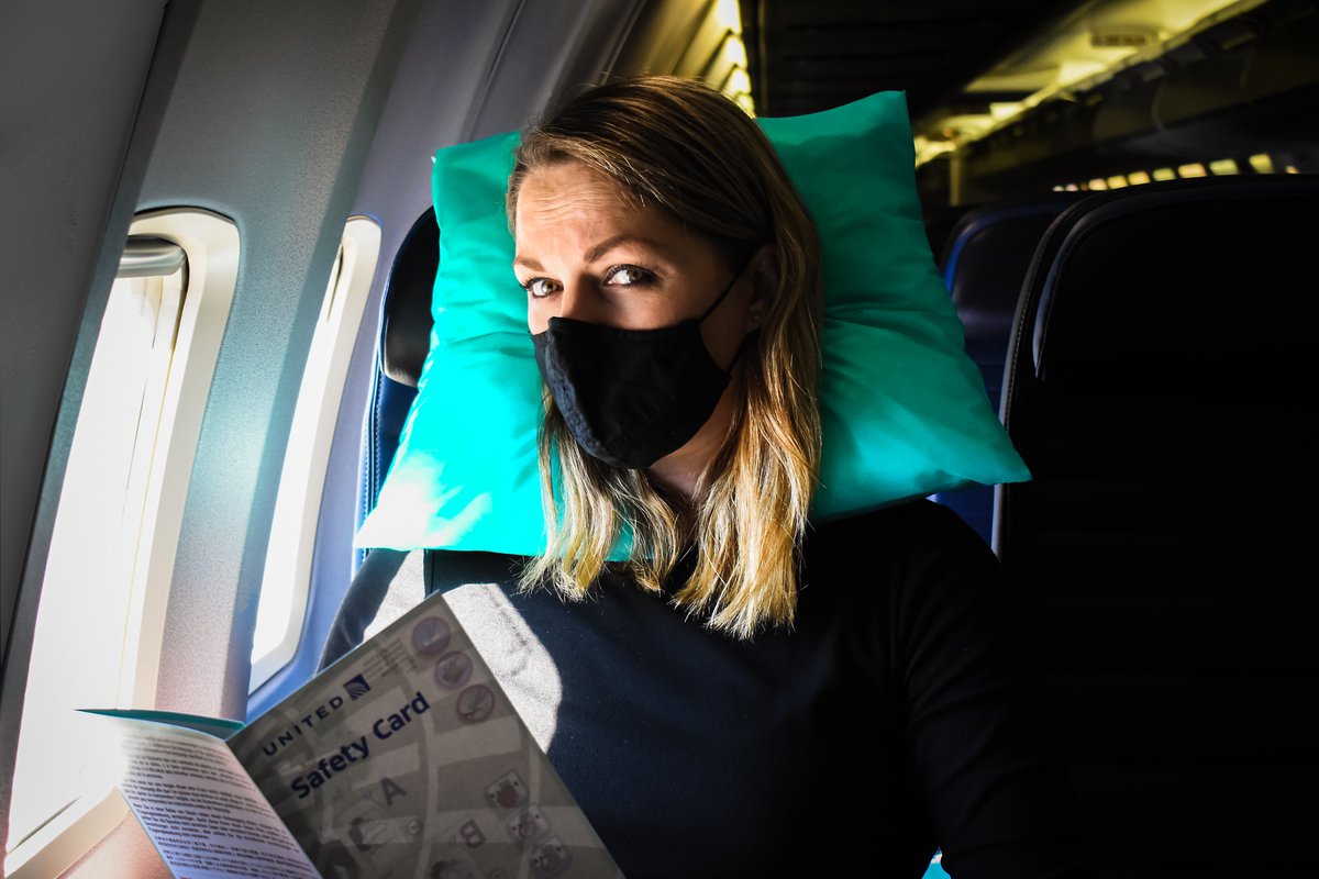 AM_UA13's tweet photo. Check out these great multi-function pillows available now on @United in economy on select long-haul flights. These can be used like a standard pillow, neck pillow or for lumbar support.😊✈️❤️

@lammdogg @weareunited #safetravels #aviation https://t.co/pW4HXUqerO