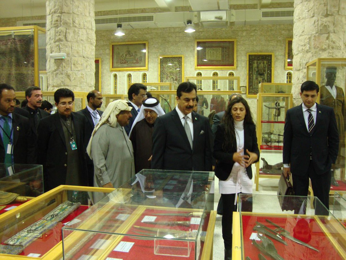 ImranWains1's tweet image. فروری 2012 میں وزیراعظم گیلانی کے دورہِ قطر کے دوران لی گئی ایک یادگار تصویر

جب صادق سنجرانی، وزیراعظم گیلانی کے شکایت سیل میں کام کرتے تھے

#SenateElections2021
@YusufRazaGilan1 @BBhuttoZardari @HamidMirPAK @KlasraRauf