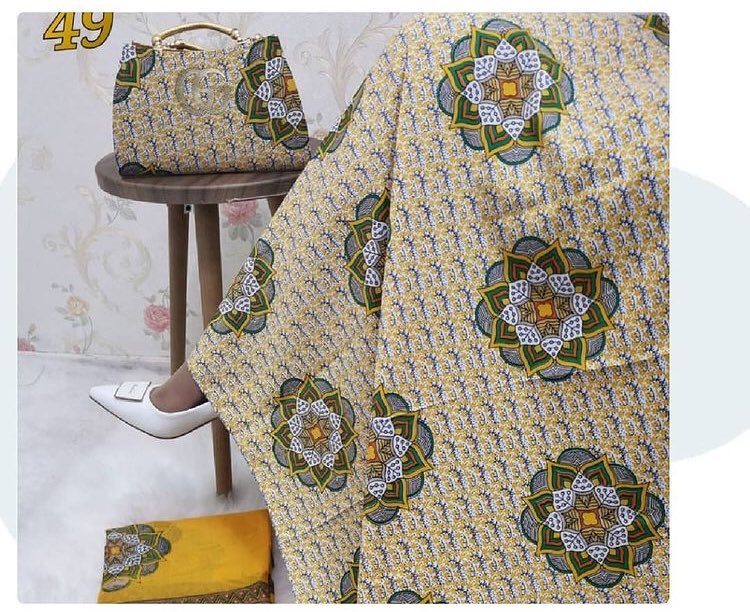 القطعة+ الشيلة+الشنطة
٧ ريال فقط 
الي يبا يتواصل معاي 91711611