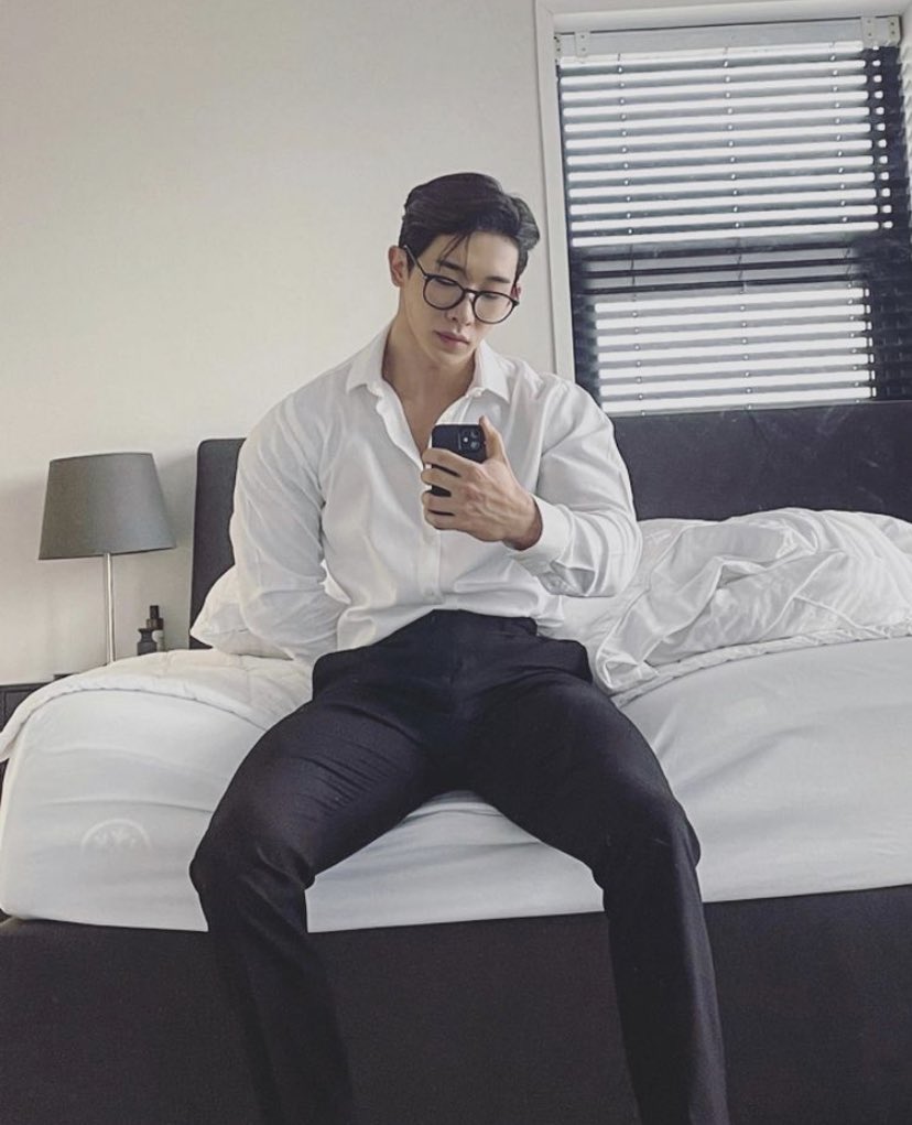 WHLOOKS's tweet image. "Regardless of how people see it,
I have been working out hard and faithfully living the time I've been given. I learned how to respect and love myself the way I am."