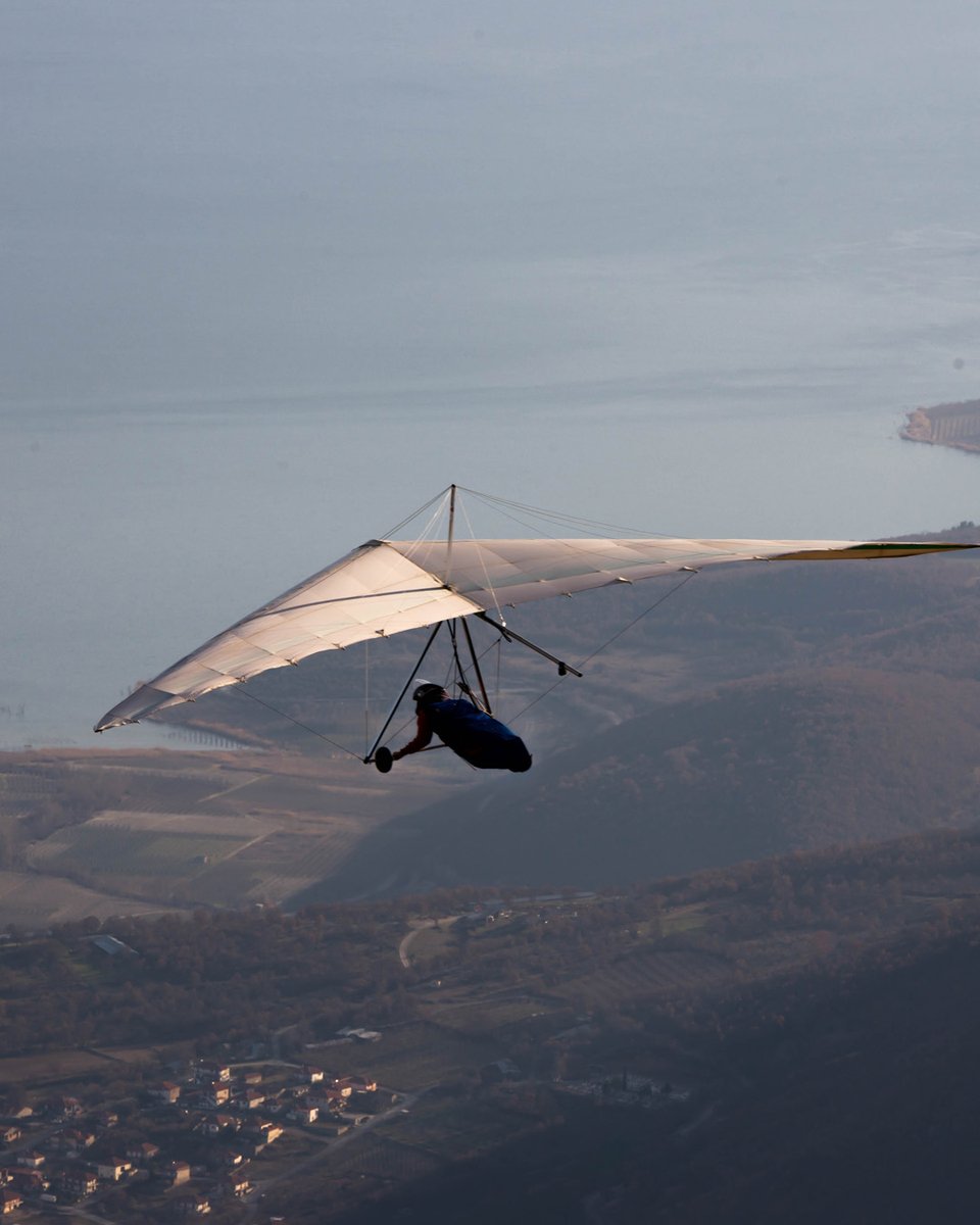 VisitCMacedonia's tweet photo. There’s nothing extreme in flying over Lake Vegoritida. It’s just about looking at things from another angle.

#DosomethingGreat #VisitCentralMacedonia #visitgreece
#RegionOfCentralMacedonia #Pella #Vegoritida https://t.co/V1GzmuLuom