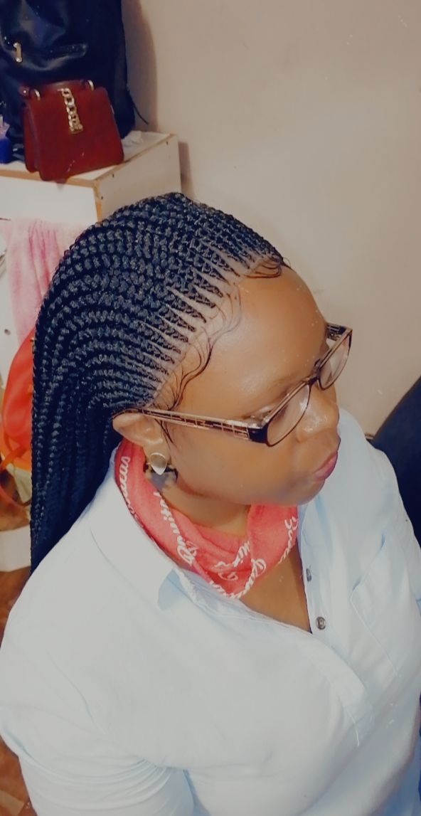 tah_tiger's tweet photo. Am situated in Pretoria Central 0839811268 for all braiding wigs #somizi #mohale #NSFAS #Witsasinamali #WhenAParentWantsToJola #PearlThusi #bolt #FeesMustFall #malema #JobSeekersSA #zuma #vodacom #Bonang #IthembaChallenge https://t.co/RG4ZxAZCmO