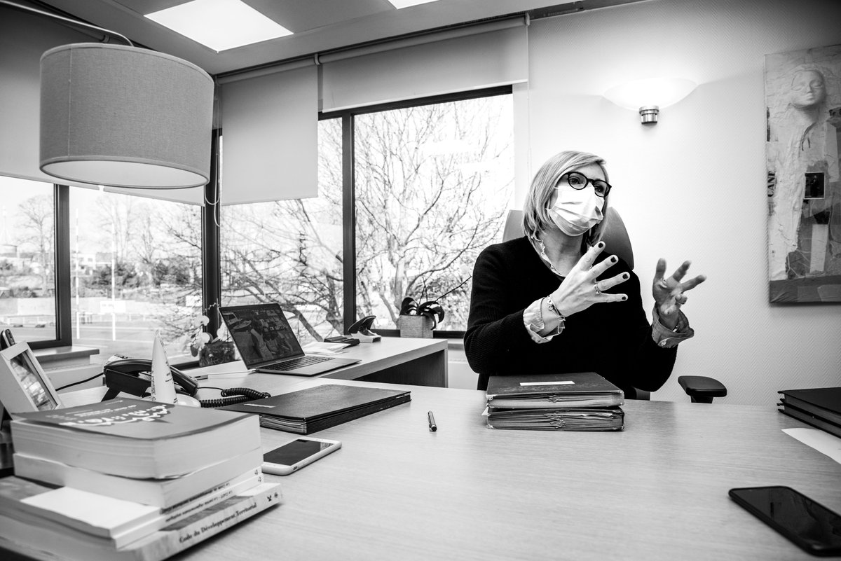 Bourgmestres face au Covid | <a href="/FlorenceReuter/">Florence Reuter</a> : “Je vis un plan d’urgence à rallonge”
Entre interprétation des chiffres, doutes et décès de son bras droit, emporté par le Covid, la bourgmestre de #Waterloo raconte: bit.ly/3v6bqWE