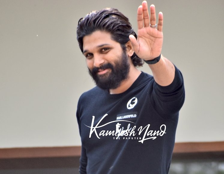Stoner_allu's tweet photo. AA vs TFI 🤙💥
Okka hero Ni troll cheyadaniki inni fanbases try cheyadam endi Ra 😂🤙

#pushpa https://t.co/VFjvMm03u7