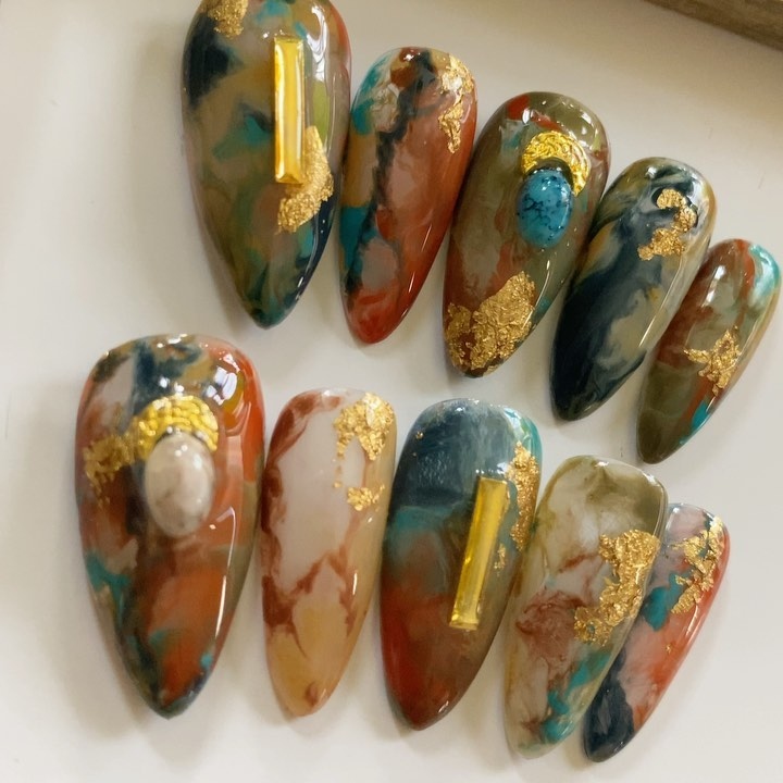 SpellMagazine's tweet image. Periodic features makes its way into beauty trends. Baroque nails, anyone? 

💅🏾: @nailsbycanishiea

-
-
-
-

#spellmagazine #luxurypressonnails #nailsbycanishiea #pressonnails #presssons #gelnails #winternails #marblenails #nailart