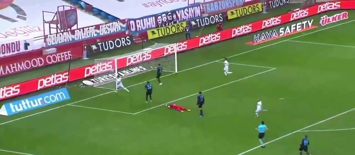 Ben bazen Ugurcan gibi yatmak istiyorum, dinlenmek, her şeyi boşverip şu şekil yatmak...