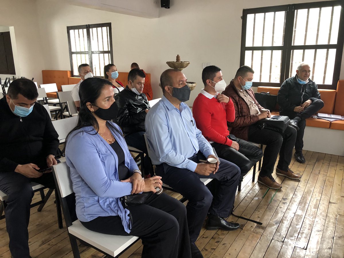 Conmarcap's tweet photo. Alcaldes de zona de influencia de embalses, se reúnen a esta hora en réplica de @Alcaldiapenol con congresista @estebanquincar para enriquecer proyecto de Ley que busca establecer el Impuesto Predial Compensado en los municipios que tienen predios en embalses que generan energía. https://t.co/KHP97Sg0Fy