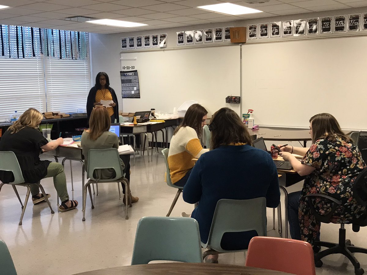 amstiuna's tweet photo. 4th grade teachers @LEW_Elementary spend common planning time with AMSTI science specialist @NatB0107 deepening content for our Energy &amp; Waves module. #ELAconnections #formativeassess #proficiencyscales @AMSTI4all @AlabamaAchieves https://t.co/zOxbews3pC