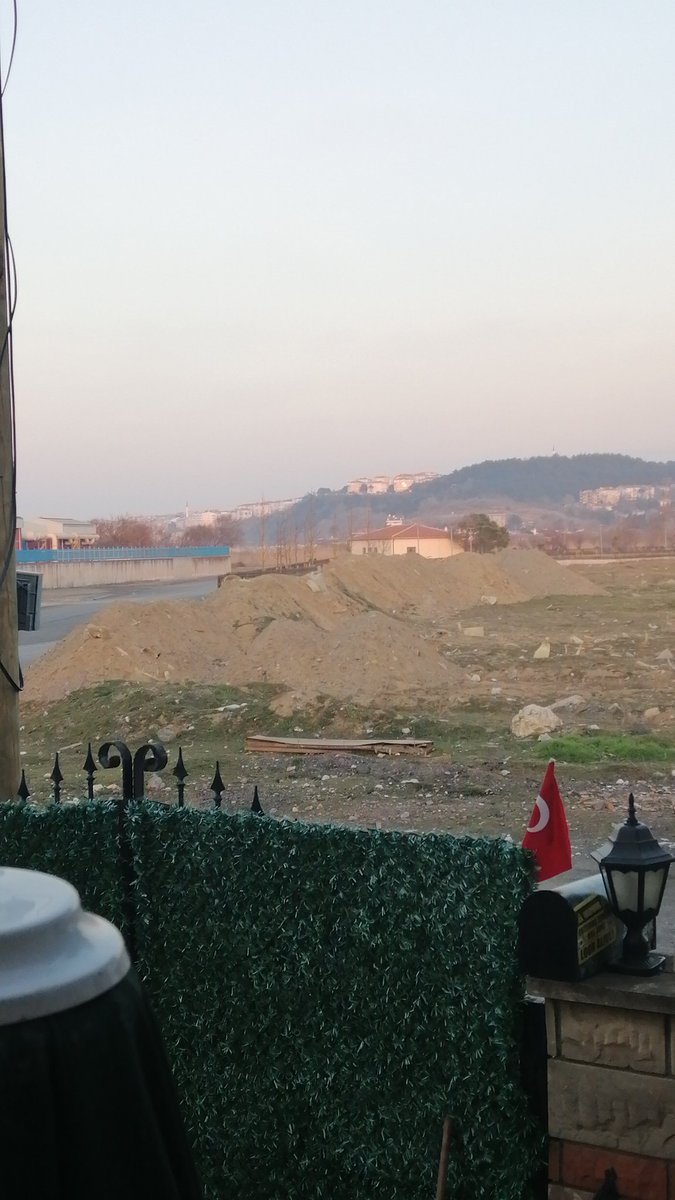 KutayGoce's tweet photo. @ibbBeyazmasa @ibbhaberleri @silebld

Yolu yaptınız yolun tüm kumunu böyle tepeleme koydunuz rica ediyorum lütfen düzleyin burayı. 15 dakikalık iş. Bütün görüntüyü bozuyor. Rica ediyorum artık https://t.co/iIA3VgZLCM