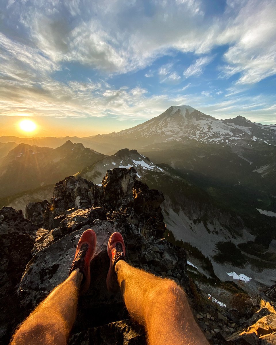 muir_energy's tweet photo. Where’s your favorite place to catch the sunrise/sunset?

The days are getting longer and we can FEEEEL it, am I right?! 

🥂 Cheers to longer days &amp; bigger days in the mountains.

📸: @jonathan.foster #muirenergy https://t.co/WtV0mGuCMq