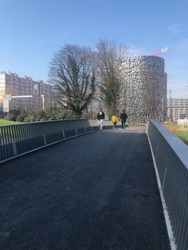 ciup_fr's tweet photo. Le pont mesure 40m de long et 5,5m de large. La vitesse y est limitée à 20 km/h.

🚧Les travaux avaient commencé en juin 2020. Ils permettent d’offrir un gain de confort et de sécurité aux usagers. Ils s'inscrivent dans le cadre du projet de dév et de modernisation des services. https://t.co/clQM4dxt4U