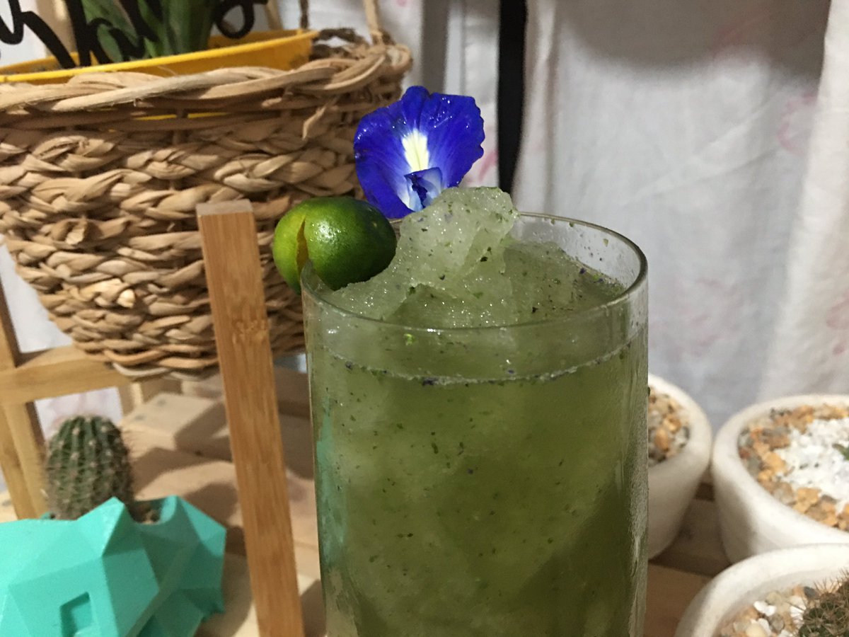 viccysagee's tweet photo. From this:                                               To this:

Refreshing blue ternatea x Sweet basil x Kalamansi combo https://t.co/U6u3RDFAT0