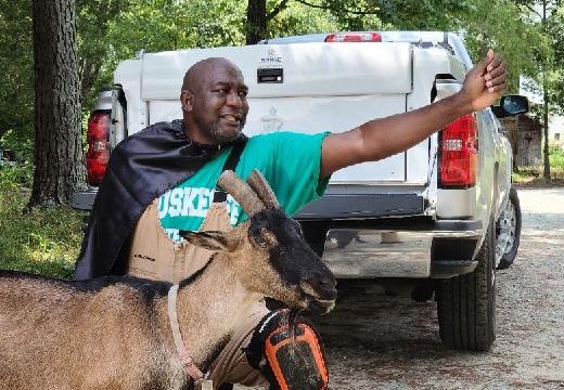 pucvm's tweet photo. The GOAT VET really likes telling someone who looks like him, โYes I am a doctor and you can also be one if you want to.โ
Find out more about the #Vetahumanz at https://t.co/QScM4xIhuU!
#BatmanEffect #vetlife #purdueuniversity #PurdueVetMed @LifeAtPurdue @NCStateVetMed https://t.co/9u0gCPpHtC