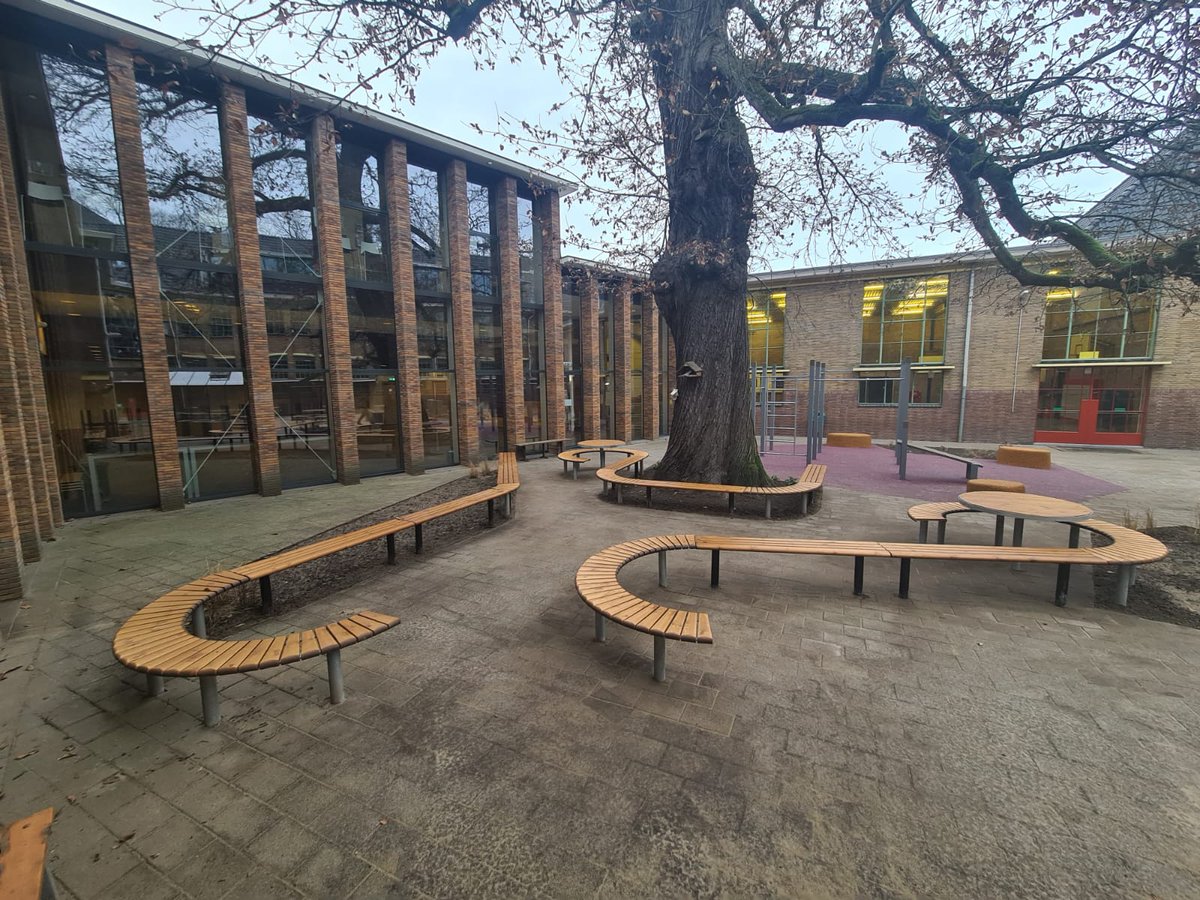 vrienDD's tweet image. vrienDD en HAGS staan bekend om onze speeltoestellen maar wisten jullie dat HAGS geweldige straat meubilair productlijnen zoals de HAGS Sofiero heeft; #HAGS #vrienDD issuu.com/vriendd/docs/v…