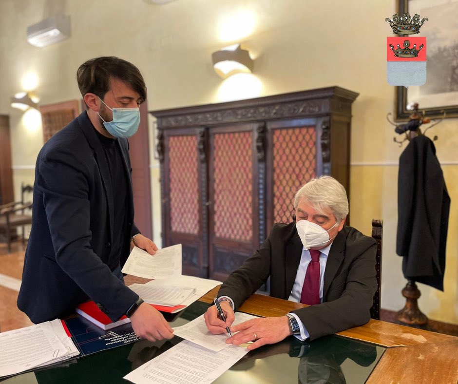 ProvinciaAv's tweet photo. Questa mattina il Presidente Biancardi ha firmato l’accordo proposto da Scabec SPA, per la valorizzazione e il potenziamento del patrimonio storico-culturale. 

#Provincia #Territorio #PresidenteBiancardi https://t.co/N9ouQr0en8