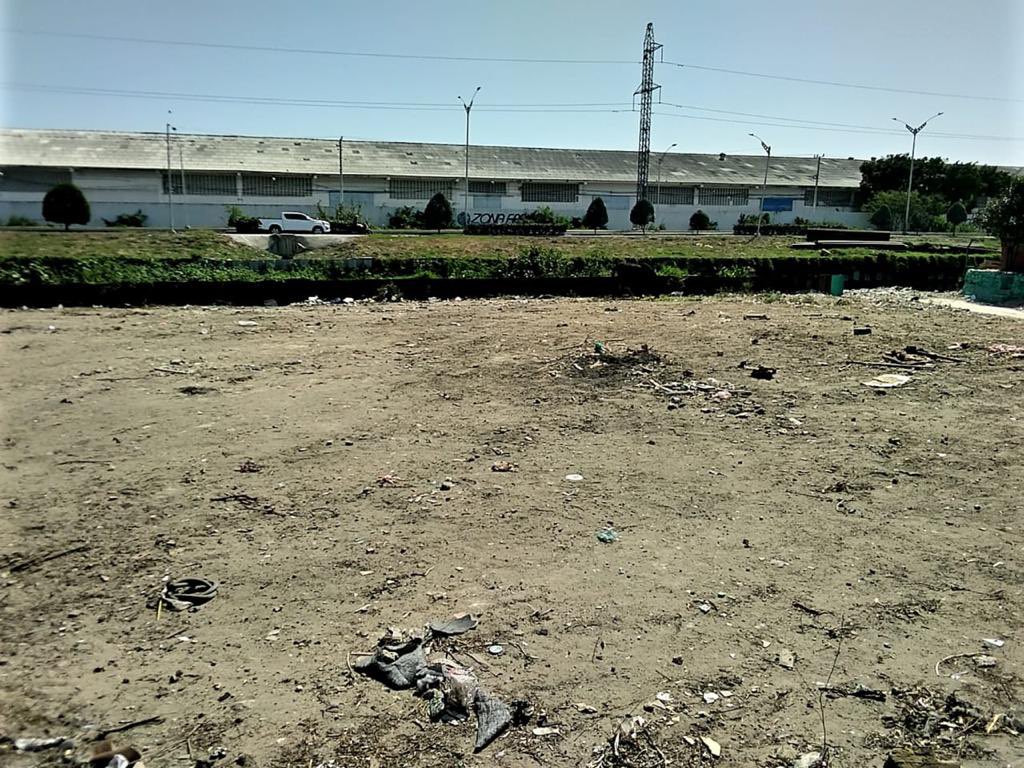 surorientebaq's tweet photo. Nuestro alcalde local, @mrosalesc1, visitó la zona junto a líderes comunales, elevó una petición de limpieza a la @SomosTripleA para esta zona y, afortunadamente, días después llegaron los 'escobitas' a realizar su labor. https://t.co/fFz0yA6VKz
