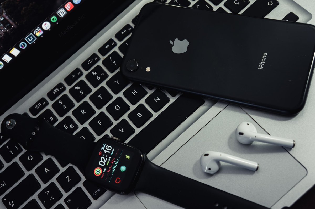 YisusTech's tweet image. Los compañeros del día a día 

#iOS1441  #AppleWatch  #AirPods  #apple