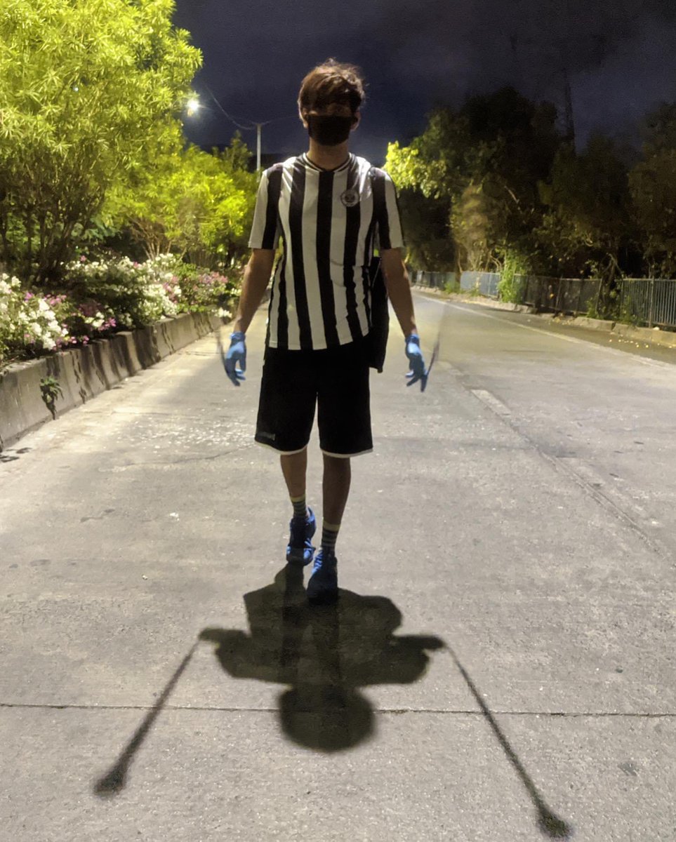 Iam_VikasGupta's tweet photo. This picture is taken during the lockdown. It’s not been edited nor planned - midnight run - when we would run and feed the strays and eatables for the people keeping us safe #VikasGupta Suggest a Caption for this https://t.co/YVUNpV4oOJ
