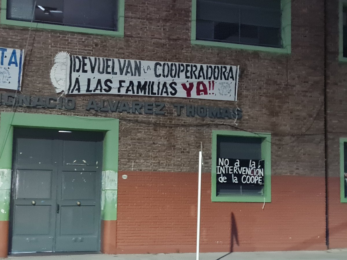 gerhilp's tweet photo. Porque no muestran el frente de la escuela 4 de 16  El Alva? A claro @horaciorlarreta les quita la pauta! Son complices. #fueralarretadelalva @gcba @EducacionBA @Soledad_Acunia https://t.co/e9d9Wo49tt