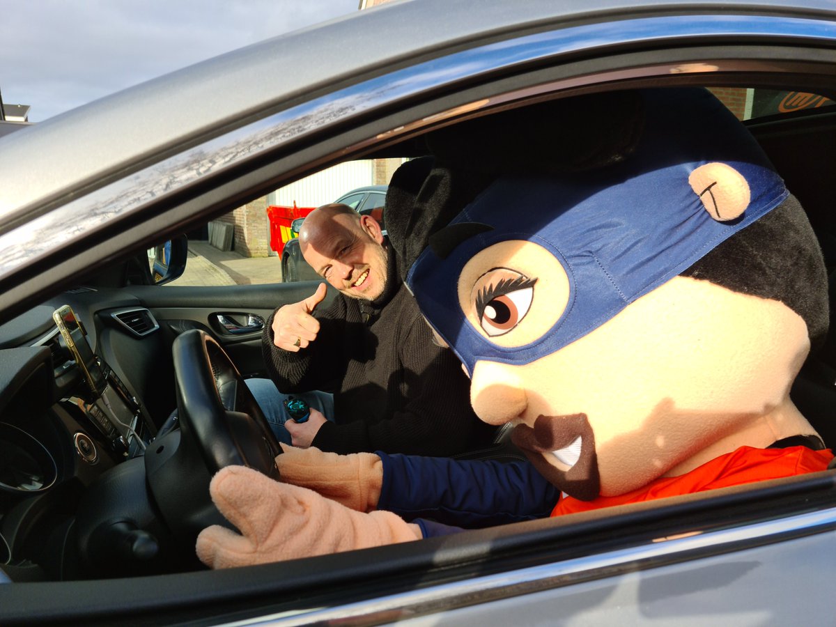 specialheroes's tweet photo. Van de kapper naar rijles🚗..Een actieve Vita! Maar ze moet zich ook goed voorbereiden op wat komen gaat. En kunnen rijden is wel een pré.. Later zal duidelijk worden waarom, maar kijk nu even mee hoe ze deze rijles heeft ervaren😉👉https://t.co/TeOMXchqpY #iedereenkaneenheldzijn https://t.co/1jY0acr1Uh