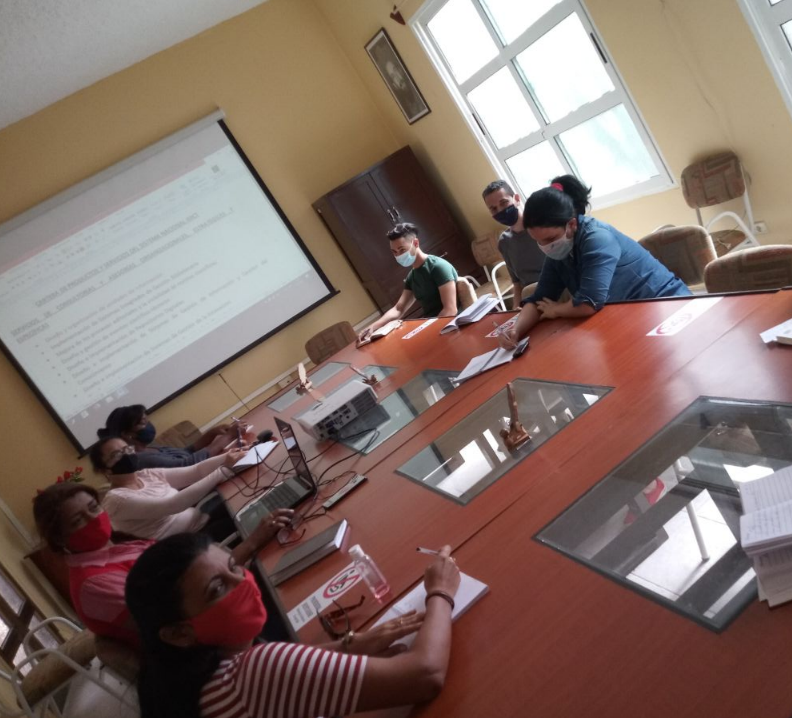 IDICT_Cuba's tweet photo. Se realiza en el #IDICT, encuentro entre el Departamento Comercial, Asesores y la Dirección de Información, con el objetivo de fortalecer la Cartera de Productos Servicios del #IDICTSede

#58AñosPotenciandoInnovaciónYConocimiento #CIGETs #AENTA #CitmaCuba #Cuba 🇨🇺 https://t.co/BL0NriNOgp