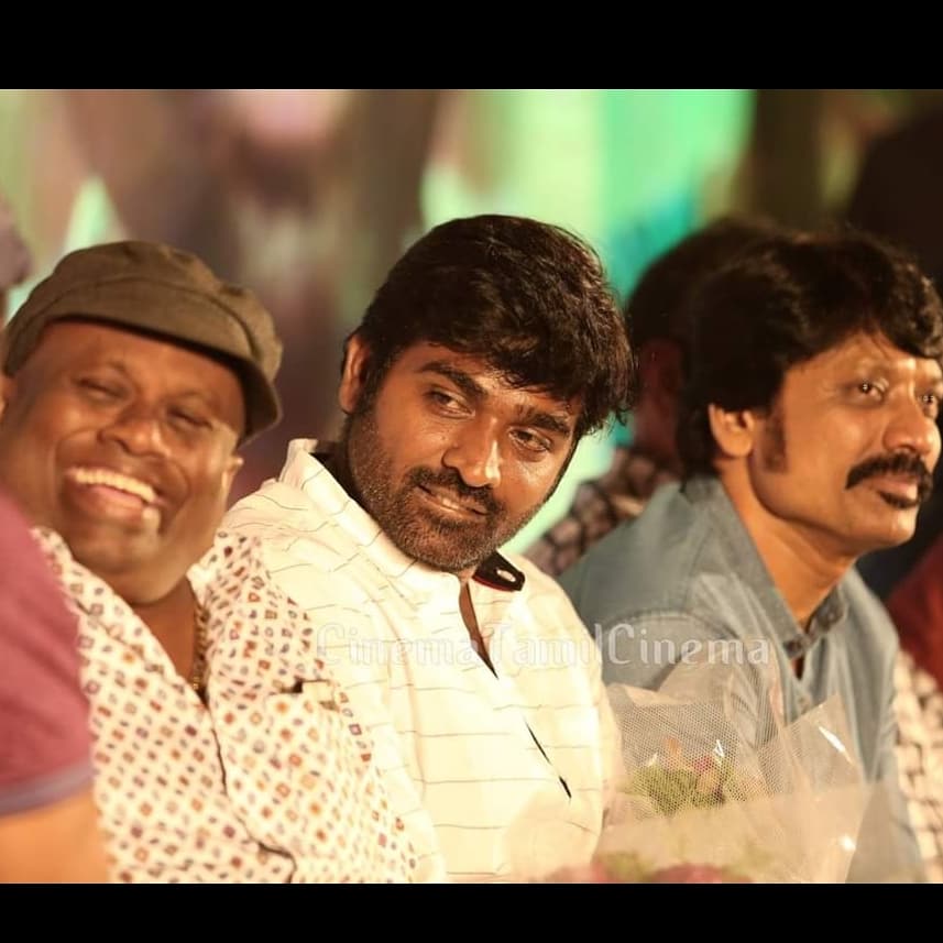TIRUVARUR_VSPFC's tweet photo. வாழ்ந்தா இந்த மனுஷன போல நாலு பேருக்கு முன் உதாரணமா வாழ்ந்துட்டு போகனும் 💯
@VijaySethuOffl @TIRUVARUR_VSPFC
.
.
,
#MakkalSelvan
#VijaySethupathi #senthilkumar_msvs #NenjamMarappathillai #sjsuryah @kumaran_VSP @VijaySethuOffl @Ramana_vjs23 @manida0143 https://t.co/RkYx5tzrUg
