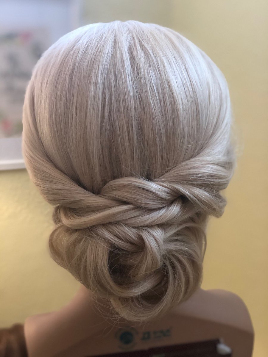 updocollective's tweet photo. Working with mannequins is SO different than real people! It's awesome to have a mannequin to work on, but try to get a friend or salon client to try a few techniques out on a real person too. 
.
.
What do you think? Are real people easier or harder than mannequin heads?
. https://t.co/NfhI5ls9sq