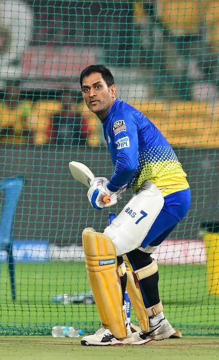 TheDhoniEra's tweet photo. Retweet, if you can’t wait to see him in action. 😎🙌🏻

#DhoniReturns | @MSDhoni https://t.co/LXxMvf2BsT