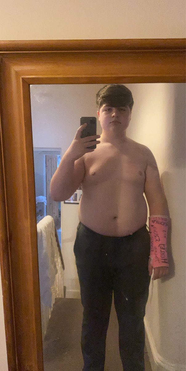 Hxzrew's tweet photo. 6 month weight loss progression photos #weightloss https://t.co/pXZSHCkvu2