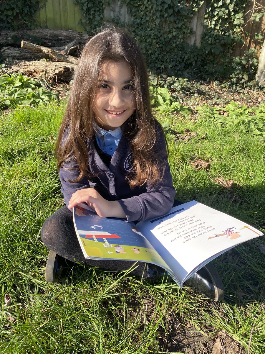 MissN0Donnell's tweet photo. It has been a wonderful couple of days back at school for Year 3! The sun came out today and we enjoyed our story time outside 🤗🌞 @Grazebrook_Pri https://t.co/ioL5GwOqwZ
