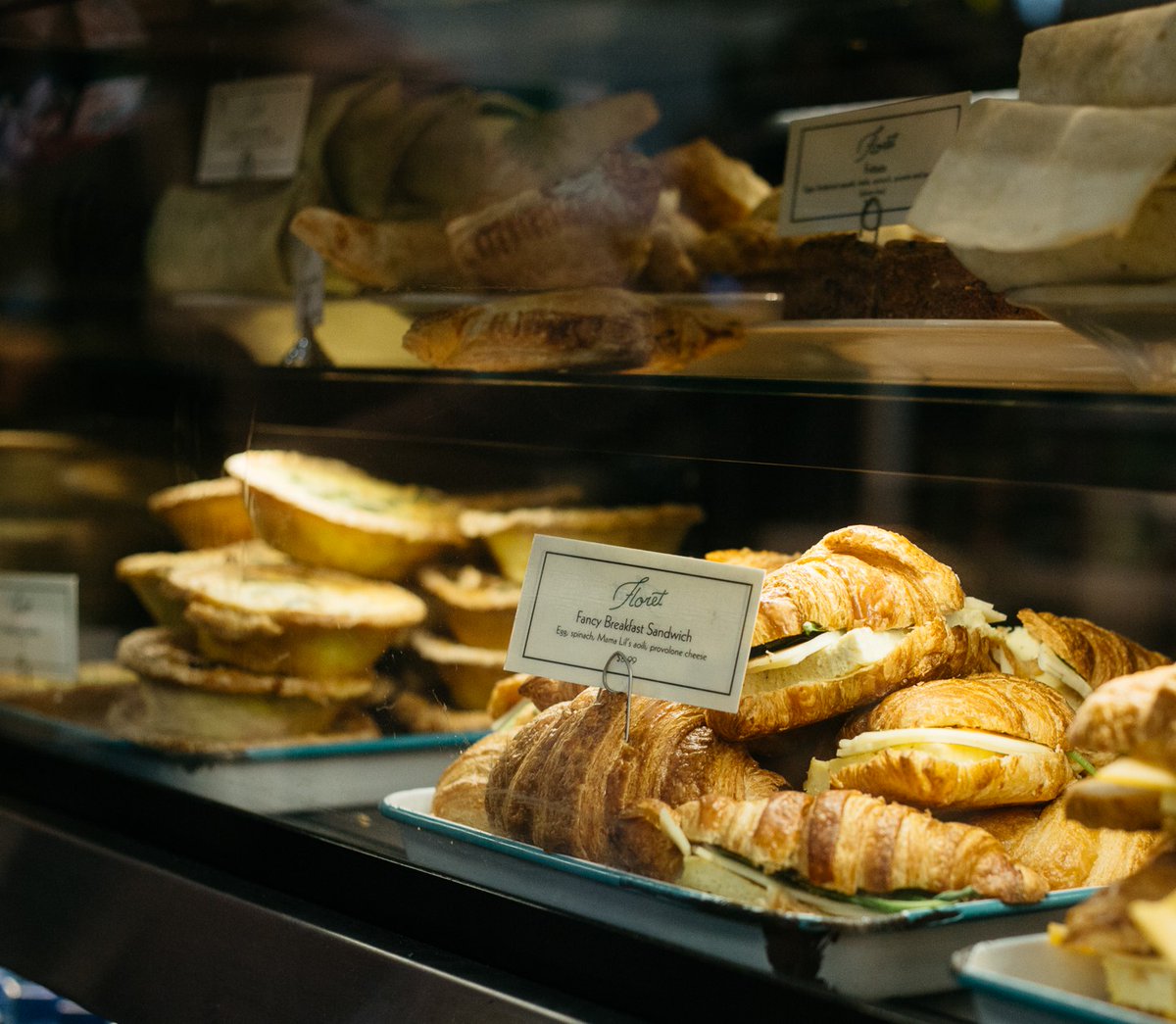 FloretSeattle's tweet photo. Our Grab-N-Go case is packed with fresh, delicious vegetarian options. Scoop something up before your flight and never eat airplane food again. https://t.co/8k0OFj3alb