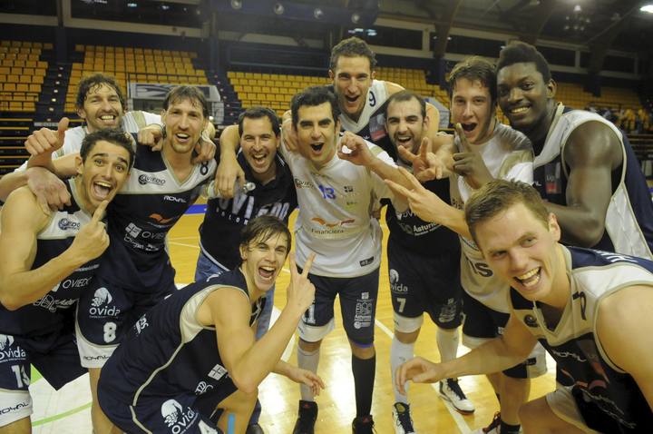 oviedocb's tweet photo. 😍 Hoy se cumplen 8 años de nuestro ascenso a LEB Oro en Canarias 😍

Aquel día, seguro que ni @FabioSantana92 ni Mouha Barro se esperaban acabar en el OCB unos años después 😅 https://t.co/ZLr0LT5nf0