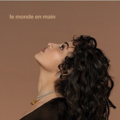 Un nouveau tube pour @Camelia_Jordana ? Après #Facile et #Silence, #LeMondeEnMain débarque sur les ondes. C’est le nouvel extrait de son album #FacileFragile, écoulé pour l’heure à près de 20.000 exemplaires. @IndifferenceP @PlayTwoLabel @SonyMusicFr 
🎙 m.youtube.com/watch?v=ZxmSHB…