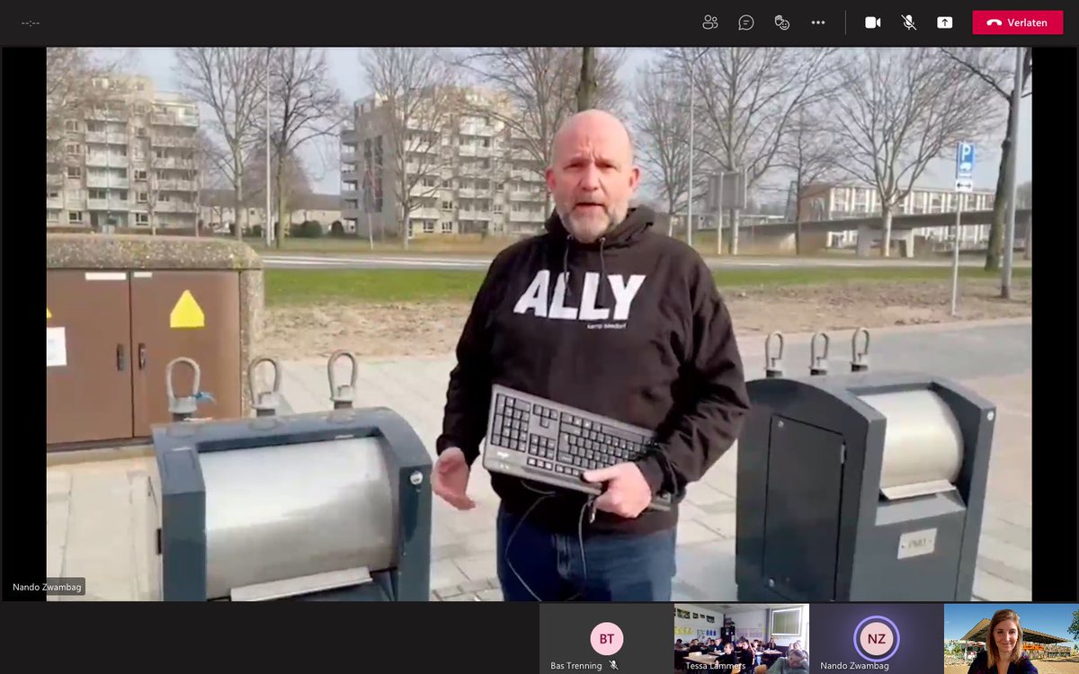 Vandaag is de eerste les, in voorbereiding op de start van de EWaste Race Almere, gegeven in klas 8A van juf Tessa op basisschool de Windwijzer. Het was een hele leuke gastles en de echte race begint volgende week! 

#EWasteRace #Upcyclecentrum #almere #wordtvervolgd