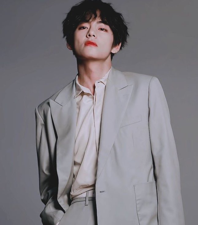asyaaV7's tweet photo. Taehyung'un annesini dü��ünün aşık olduğu adamın aynısını doğurmuş. https://t.co/krUecND25T