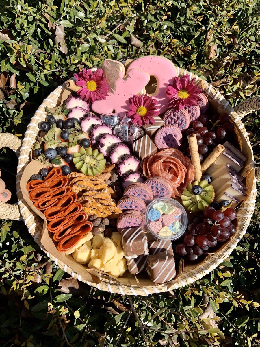 BreeeeHazel's tweet photo. @theestallion I’m Starting grad school this fall! Also just started my own small business making charcuterie boards. Check it out on Instagram @brie_lievecreations Could really use any help towards school. I’ll be working full time while taking full time hours in classes as well 🙏🏼💓 https://t.co/WnqHt6Y6wf