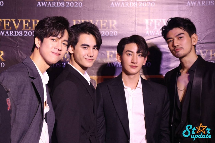 webstarupdate's tweet image. [CLIP] &quot;ไมค์-ท๊อปแท๊ป-เดรก-แฟรงค์&quot; ตัวแทนจาก #เพราะเราคู่กัน #2getherTheSeries รับ 2 รางวัลในงาน #FeverAwards2020 &amp;gt;&amp;gt;
youtube.com/watch?v=PxNpyC…
#MikeToptap #ไมค์ท๊อปแท๊ป #เดรกแฟรงค์