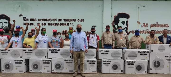 JoseRiveroPsuv's tweet photo. #09Mar Gracias al #TrabajoVoluntario y oportuno de la clase obrera de Guayana, seguimos luchando para brindar espacios de atención y salud a nuestro pueblo del estado Bolívar. Es una instrucción que nos ha dado el presidente @NicolasMaduro en la batalla contra la pandemia. Sigue https://t.co/9zLr134Q3C