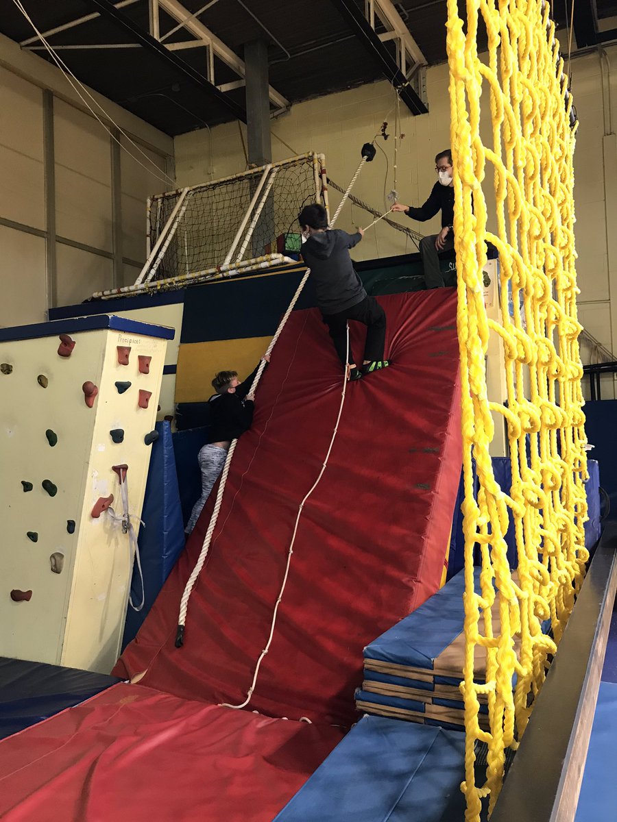 SpringfieldSD's tweet photo. What’s better than gym class in elementary school... https://t.co/9N5KAMD9fg