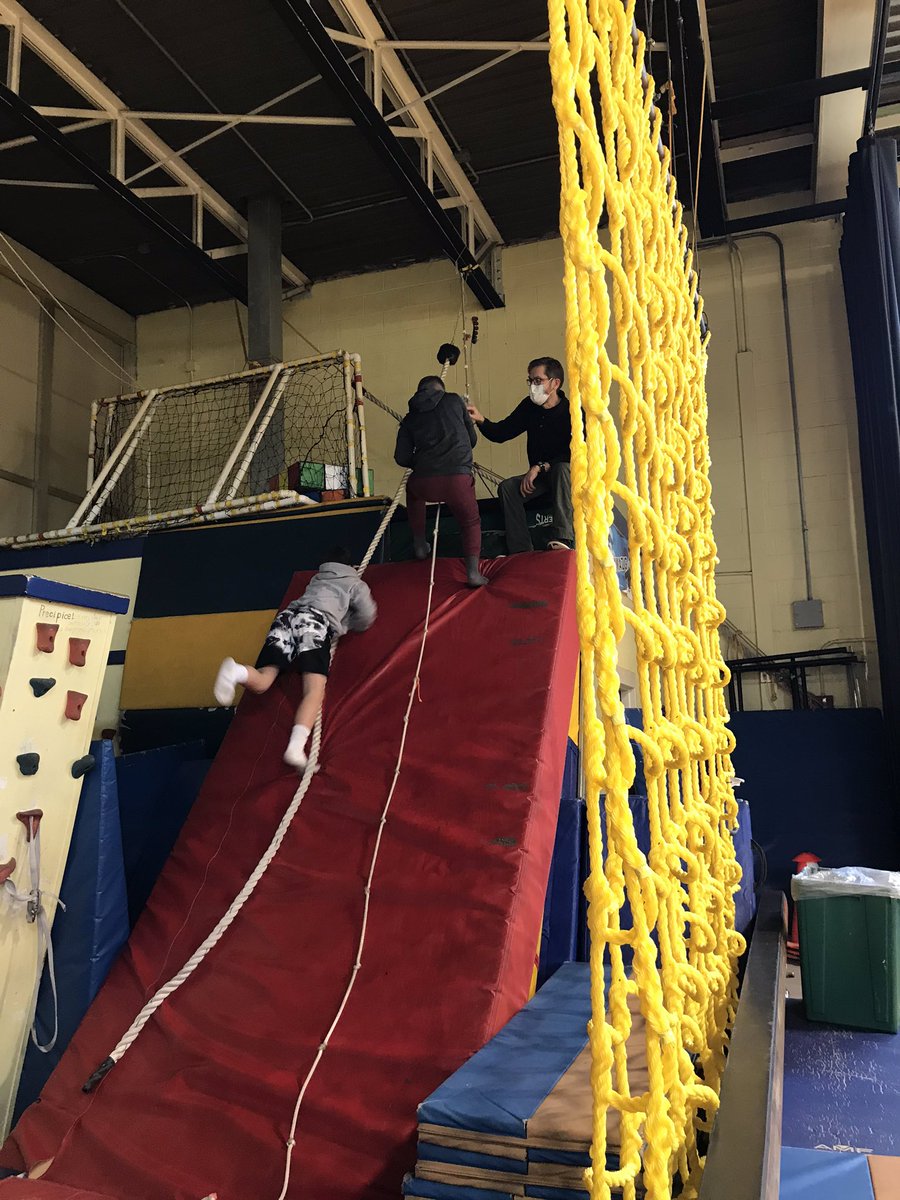 SpringfieldSD's tweet photo. What’s better than gym class in elementary school... https://t.co/9N5KAMD9fg