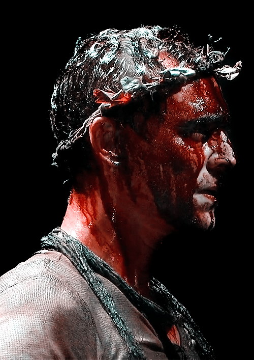 jakelinesanders's tweet image. No one looks this good and sexy with fake blood on their faces! Only Tom Hiddleston can look this beautiful always!
#TomHiddleston @HiddlestonSpam #HiddlesLetterC #Coriolanus