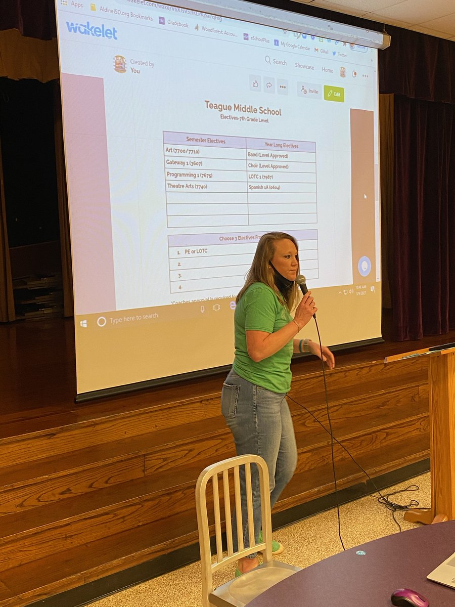 TeagueMS_AISD's tweet photo. Counselor @TMS_Counselor is discussing course selection with 6th graders. #MakingOurMark #WeAreTeague #AldineAnywhere https://t.co/Tl6iuFVjZb