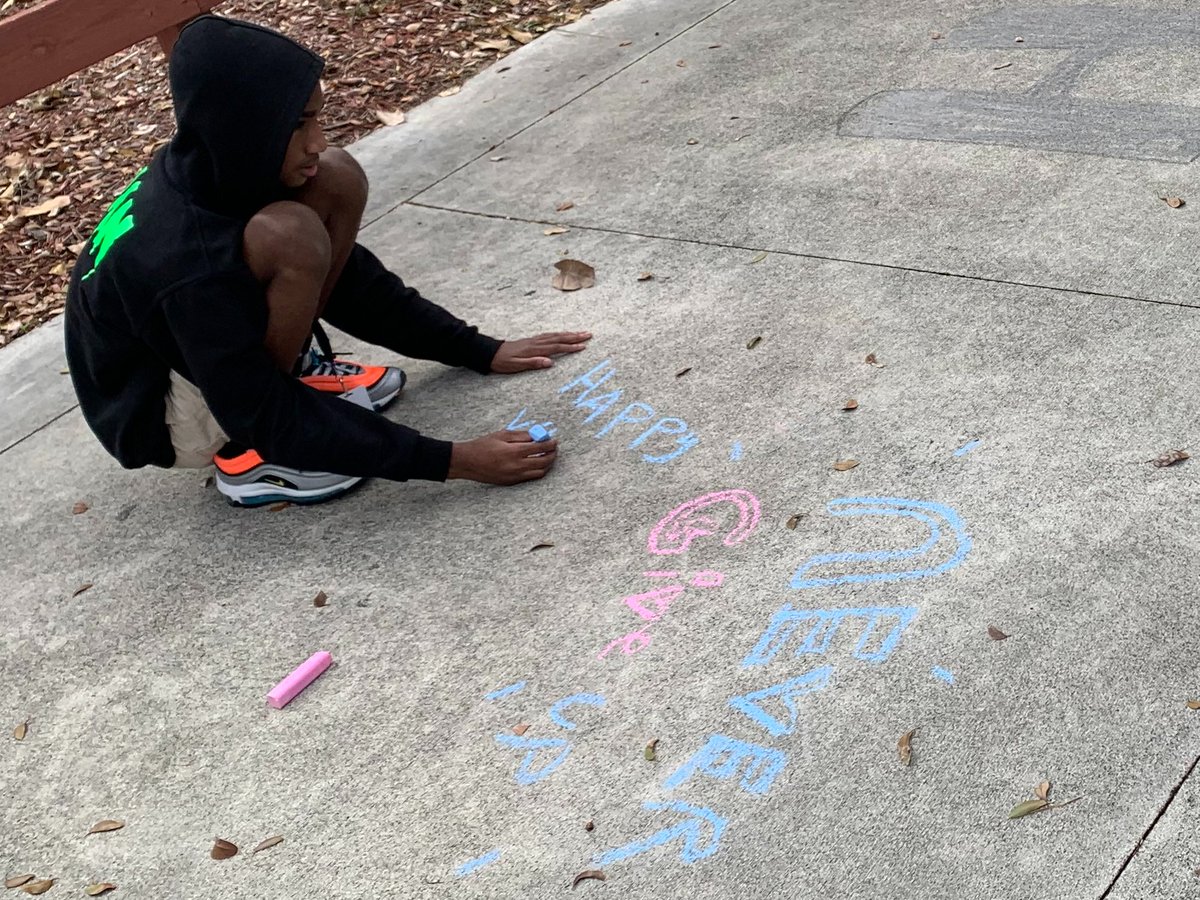 mumm_tiffany's tweet photo. Students @DonEstridgeHTMS in @pbcsd enjoyed the Florida Sunshine today while expressing themselves through art by participating in 2021 #ChalkWalkPBC  #CultureBuildsFL https://t.co/zFexFQiZjb