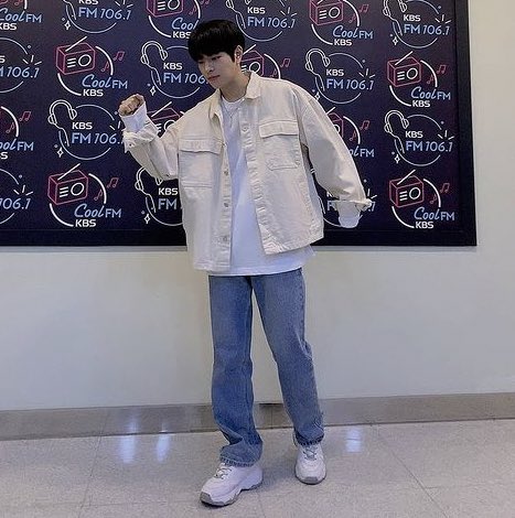 hyuniesprint's tweet photo. No quiero quedar de 🤡 pero esto ya empieza a ser sospechoso... @Stray_Kids https://t.co/DCyGERVtKv