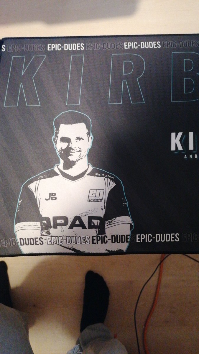 RealRaint's tweet image. Schön auf @NPKirbyy @EPICDUDESGAMING gesicht rumschliddern