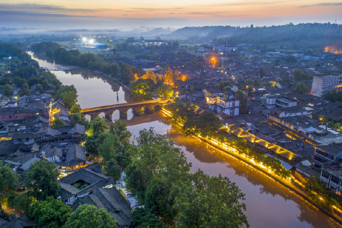 Chengdu_China's tweet photo. The #Pingle Ancient Town is located in #Qionglai City in western Chengdu.
Visitors will appreciate the sceneries of ancient style architectures/river sights and experience the idyllic lifestyles there.
#springout #ancienttown #worldtourismcity #WorldCulturalandCreativityCity https://t.co/GTaE4Ej2R9