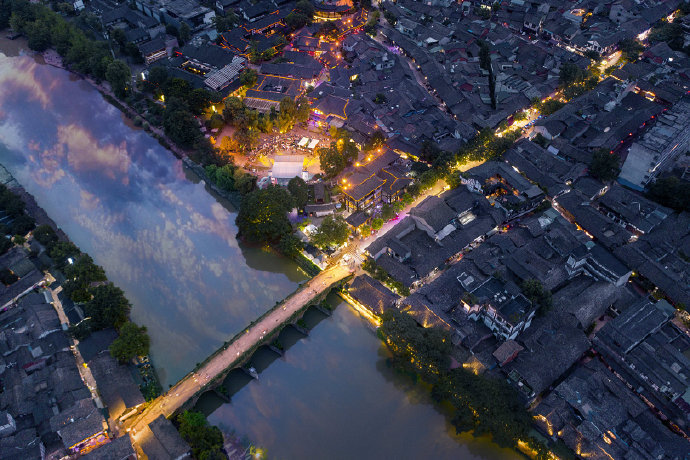 Chengdu_China's tweet photo. The #Pingle Ancient Town is located in #Qionglai City in western Chengdu.
Visitors will appreciate the sceneries of ancient style architectures/river sights and experience the idyllic lifestyles there.
#springout #ancienttown #worldtourismcity #WorldCulturalandCreativityCity https://t.co/GTaE4Ej2R9