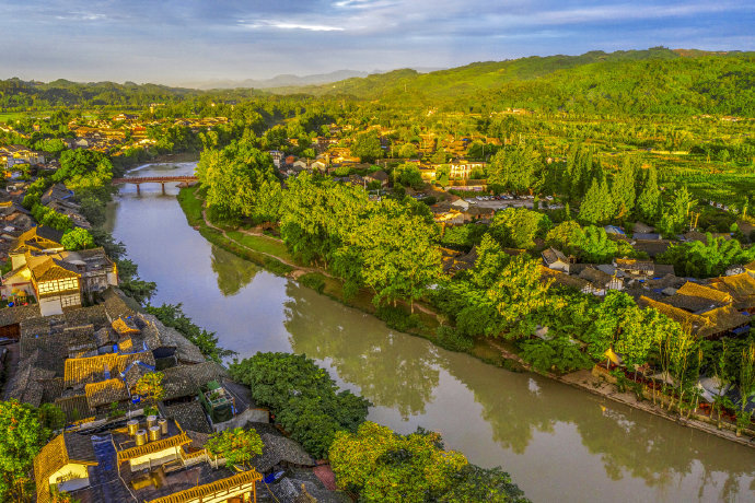 Chengdu_China's tweet photo. The #Pingle Ancient Town is located in #Qionglai City in western Chengdu.
Visitors will appreciate the sceneries of ancient style architectures/river sights and experience the idyllic lifestyles there.
#springout #ancienttown #worldtourismcity #WorldCulturalandCreativityCity https://t.co/GTaE4Ej2R9
