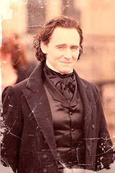 jakelinesanders's tweet image. Tom in Crimson Peak❤️
Thomas Sharpe with all his gothic beauty🖤
#TomHiddleston @HiddlestonSpam #HiddlesLetterC