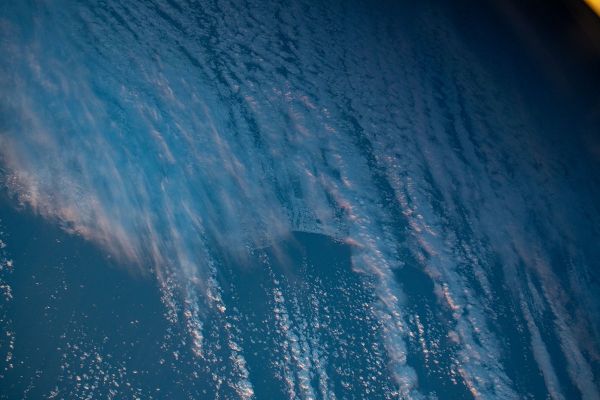 Dlr Next A Twitter Wolkenstrassen An Der Tag Nachtgrenze Dem Sog Terminator Irgendwo Uberm Nordlichen Pazifik